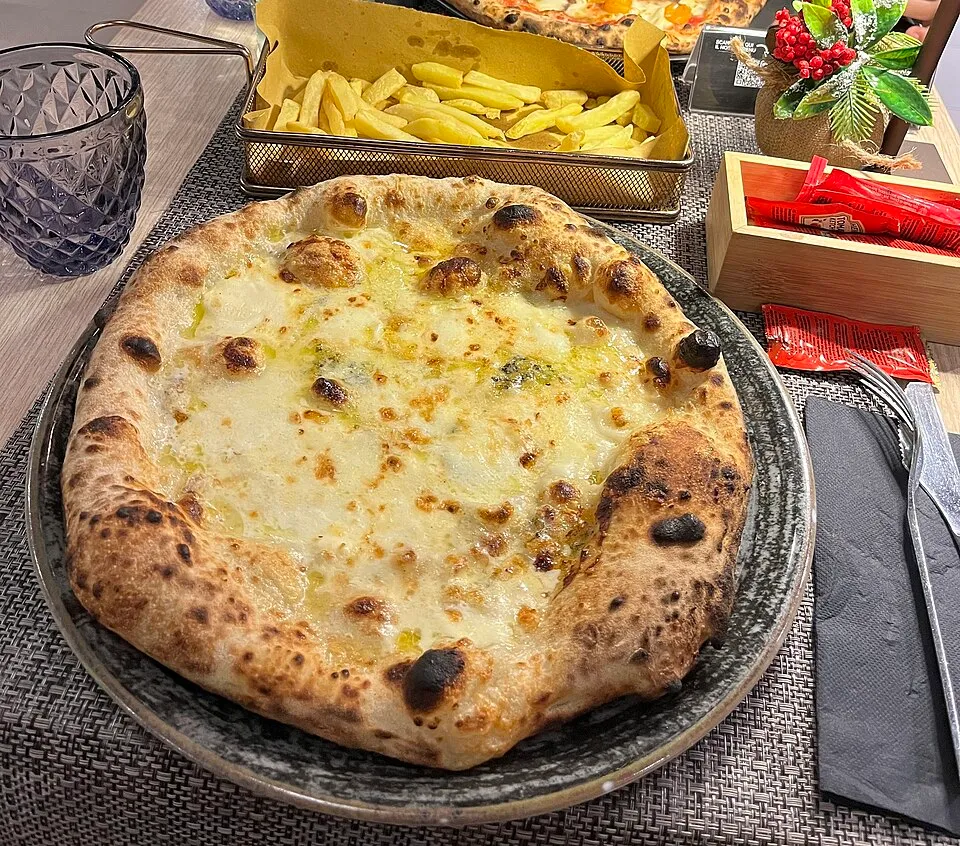 pizza quattro formaggi